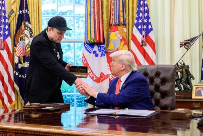 shutterstock_2747469353.jpg Two men shaking hands in the Oval Office during a meeting