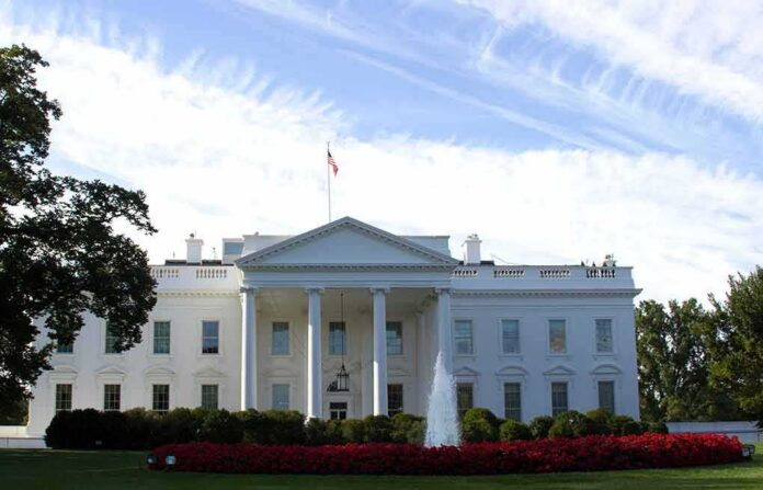 shutterstock_1688713462 White House with front fountain and flag