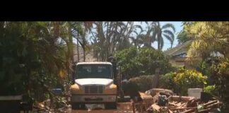 Hawaii governor tours Hurricane Lowell damage on Kauai