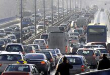 Tailgate Turns Deadly – NYC Bridge Gunfire Heavy traffic jam on multi-lane city bridge
